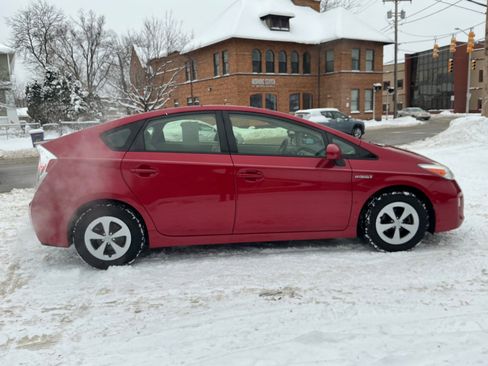 Used 2013 Toyota Prius Three image 2