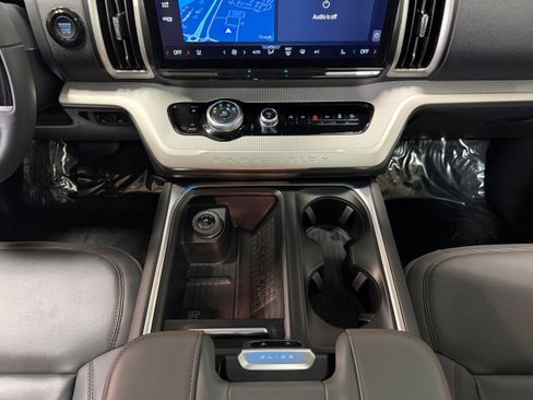Used 2025 Ford Expedition Max Active AWD/4WD image 31