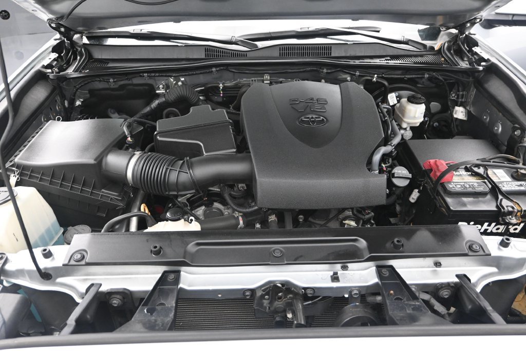 Used 2022 Toyota Tacoma SR5 AWD/4WD image 15