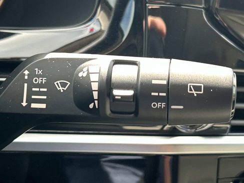Used 2025 Nissan Pathfinder SV w/ SV Premium Package FWD image 33