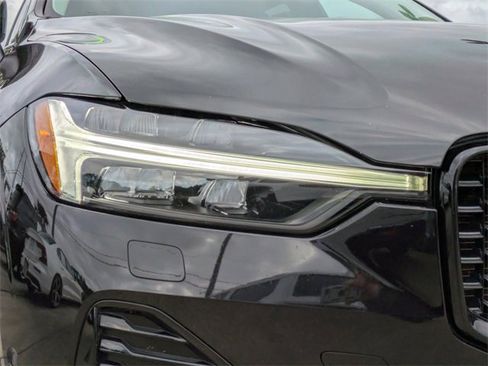 Used 2024 Volvo XC60 B5 Plus image 10