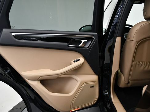 Certified 2025 Porsche Macan image 42