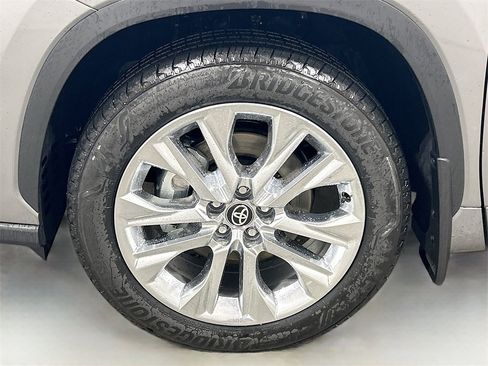 New 2026 Toyota Highlander Limited image 8
