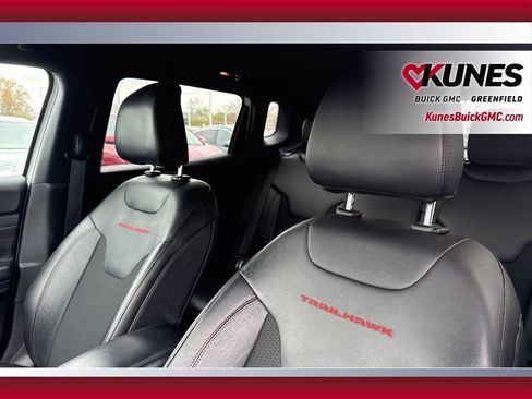 Used 2025 Jeep Compass Trailhawk AWD/4WD image 18