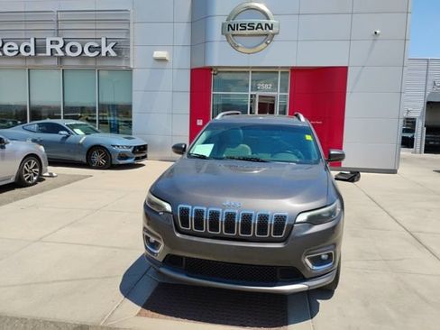 Used 2019 Jeep Cherokee Limited w/ Trailer Tow Group AWD/4WD image 2