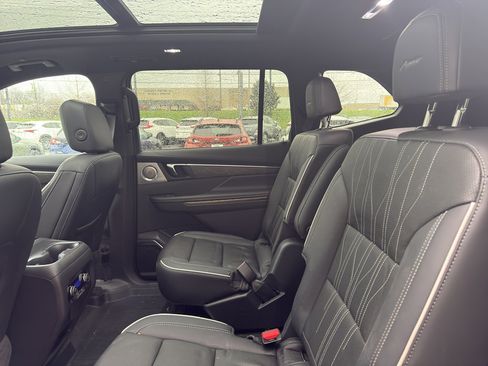 Used 2025 Buick Enclave Avenir w/ Super Cruise Package image 10