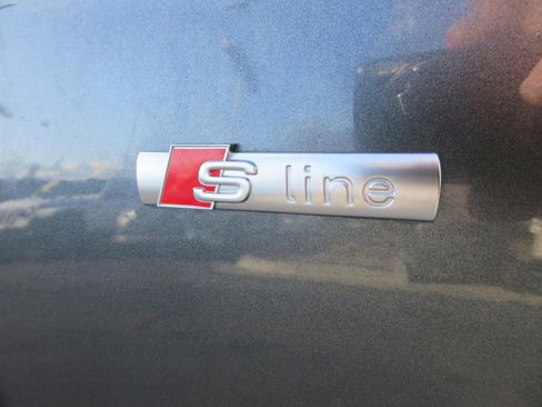 Used 2022 Audi Q5 2.0T Premium image 3