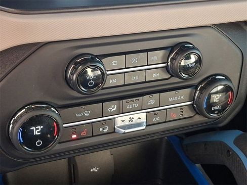 Used 2023 Ford Bronco Wildtrak image 16