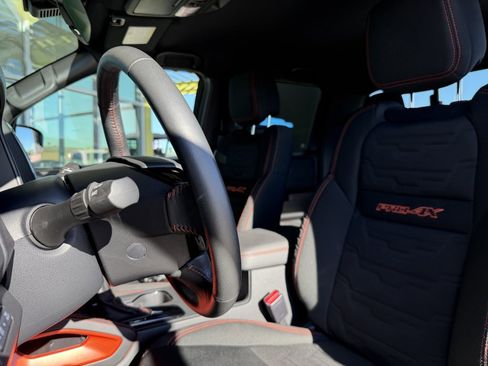 Used 2024 Nissan Frontier PRO-4X w/ Off-Road Protection Package image 32