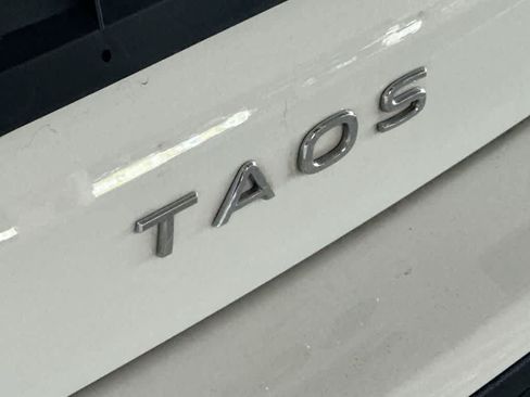 Certified 2023 Volkswagen Taos SE w/ Panoramic Sunroof Package FWD image 10