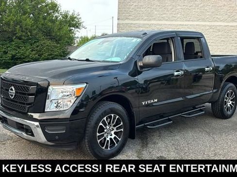 Used 2021 Nissan Titan SV w/ SV Convenience Package AWD/4WD image 3