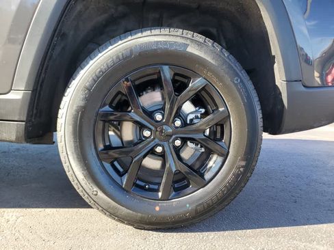 New 2026 Jeep Grand Cherokee Altitude image 9