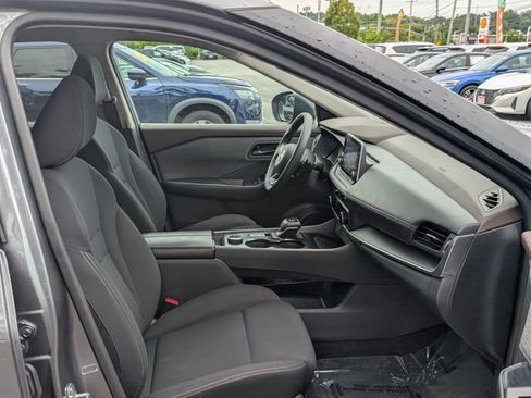 Used 2023 Nissan Rogue S AWD/4WD image 10