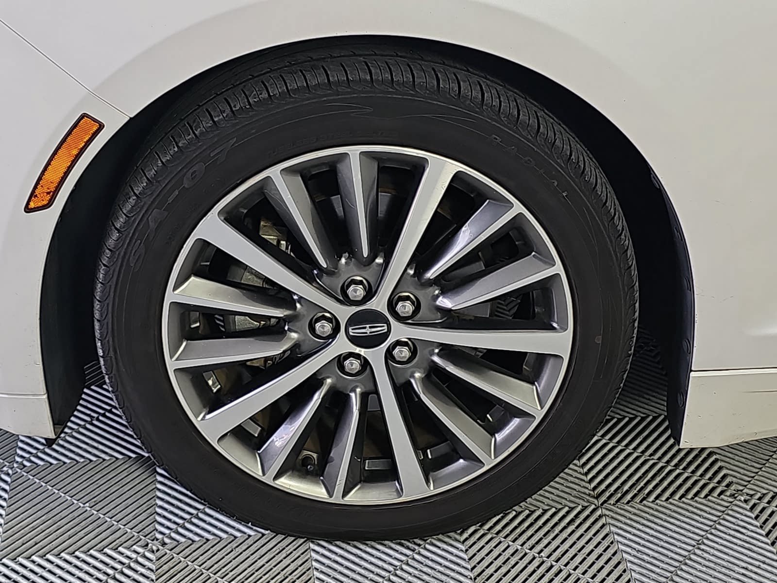 Used 2019 Lincoln MKZ Premiere FWD image 10