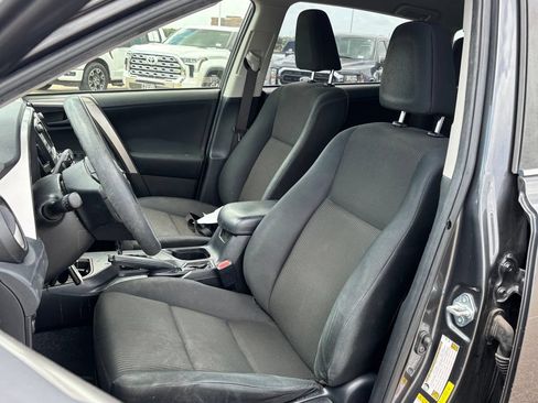 Used 2018 Toyota RAV4 LE FWD image 7