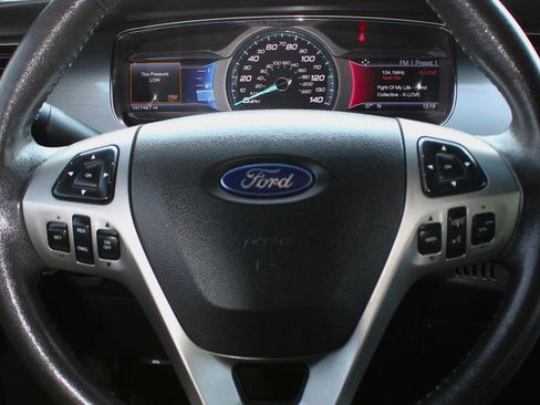 Used 2017 Ford Taurus SEL w/ Equipment Group 201A image 19