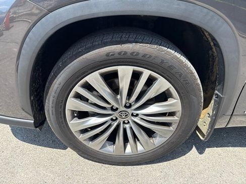 Used 2022 Toyota Highlander Platinum AWD/4WD image 12