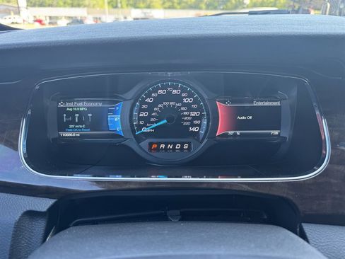 Used 2018 Ford Taurus Limited image 7