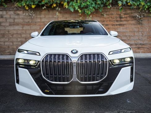 Used 2023 BMW i7 xDrive60 image 16