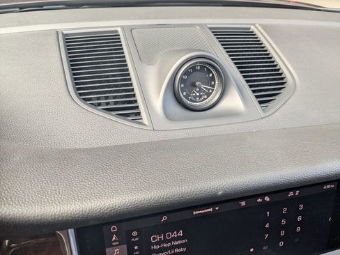 Certified 2026 Porsche Macan AWD/4WD image 22