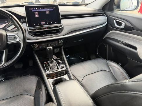 Used 2022 Jeep Compass Latitude w/ Sun and Sound Group AWD/4WD image 32