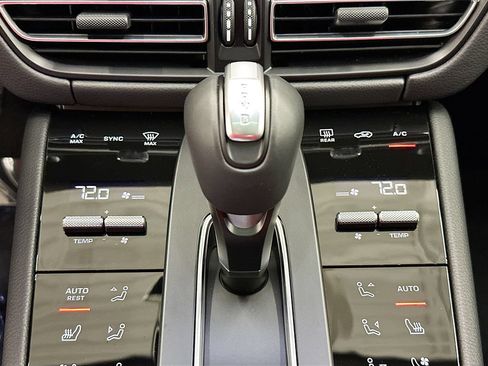 New 2026 Porsche Macan AWD/4WD image 18