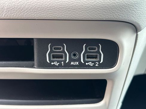 Used 2023 Chrysler Pacifica Touring-L FWD image 26