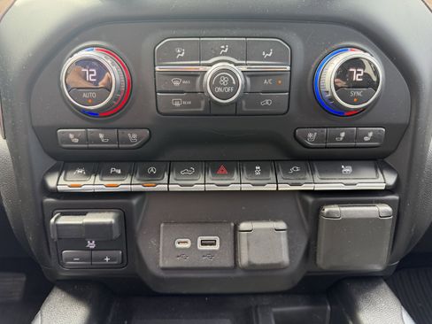 Used 2020 Chevrolet Silverado 1500 High Country w/ Technology Package image 17