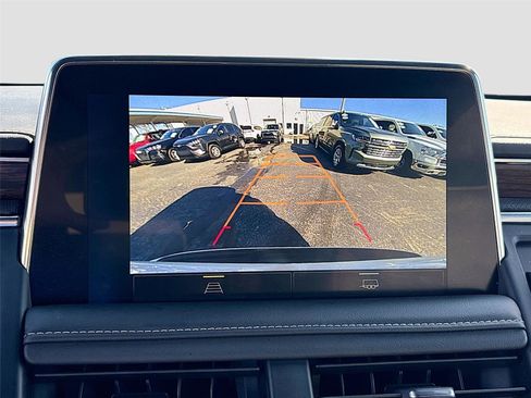 Used 2023 Chevrolet Suburban Premier image 15