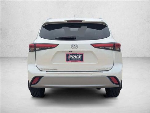 Used 2020 Toyota Highlander Platinum FWD image 7