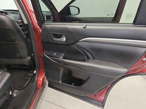 Used 2017 Toyota Highlander SE FWD image 45