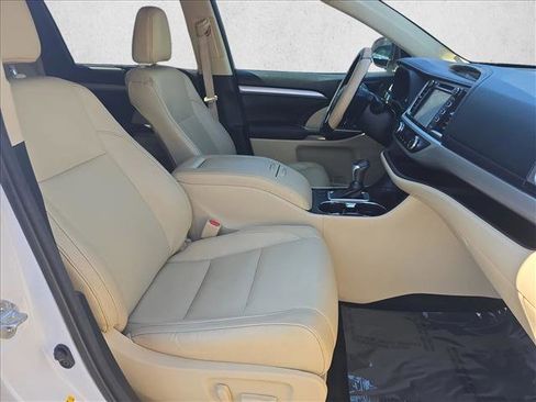 Used 2018 Toyota Highlander XLE AWD/4WD image 10