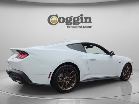 Used 2024 Ford Mustang GT Premium image 5