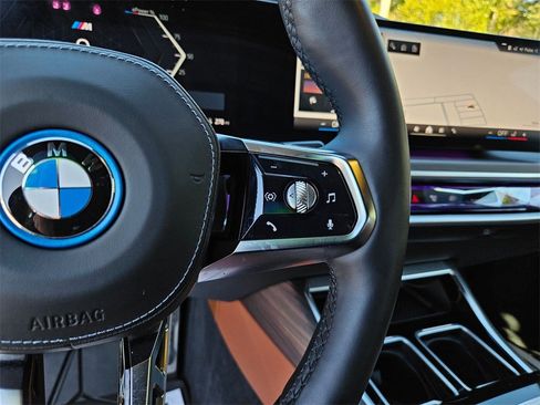 Used 2024 BMW i7 xDrive60 image 12