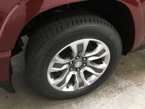 Used 2022 RAM 1500 Limited w/ Body Color Bumper Group AWD/4WD image 4