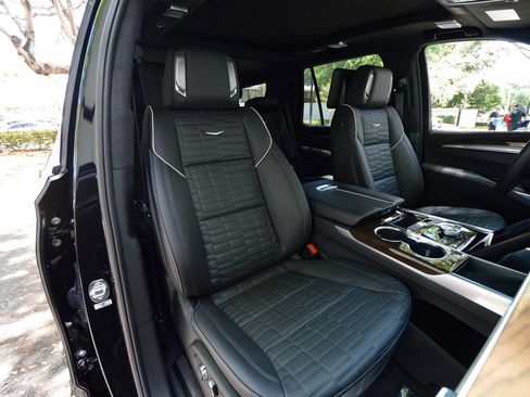 Used 2026 Cadillac Escalade Platinum Sport w/ LPO, ONYX Package AWD/4WD image 43