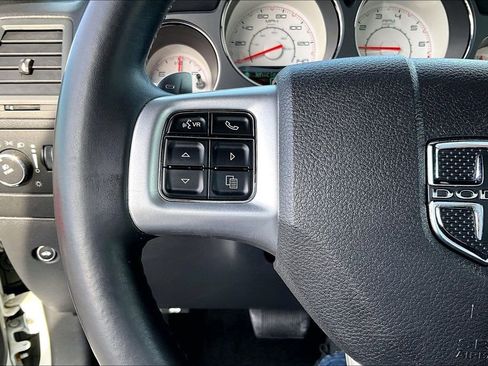 Used 2013 Dodge Challenger SXT image 18
