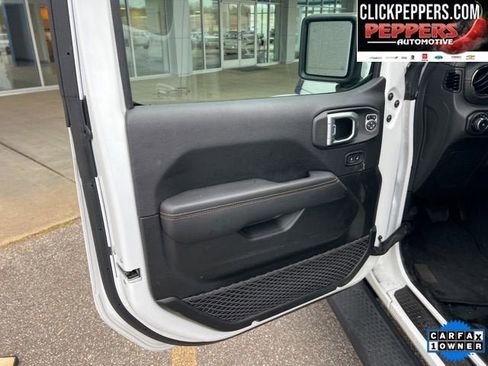 Used 2022 Jeep Wrangler Unlimited Sahara AWD/4WD image 9