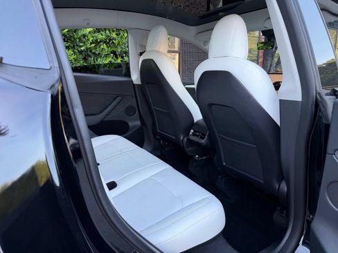 Used 2022 Tesla Model Y Performance AWD/4WD image 38