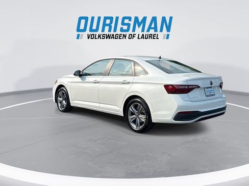 Used 2024 Volkswagen Jetta SE w/ Panoramic Sunroof Package FWD image 6