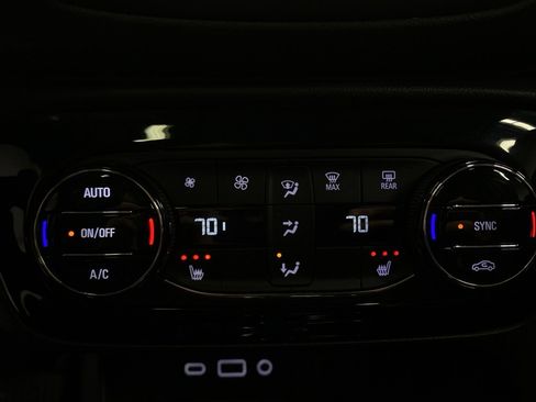 Used 2021 Buick Encore GX Essence w/ Experience Buick Package image 30