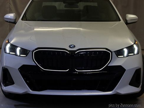 Used 2026 BMW 550e xDrive w/ Executive Package image 6