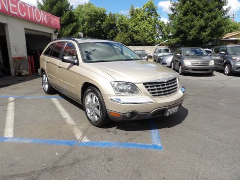 Used 2005 Chrysler Pacifica Touring image 2