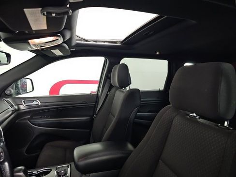 Certified 2020 Jeep Grand Cherokee Laredo image 11