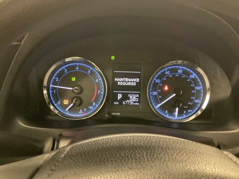 Used 2017 Toyota Corolla LE image 2