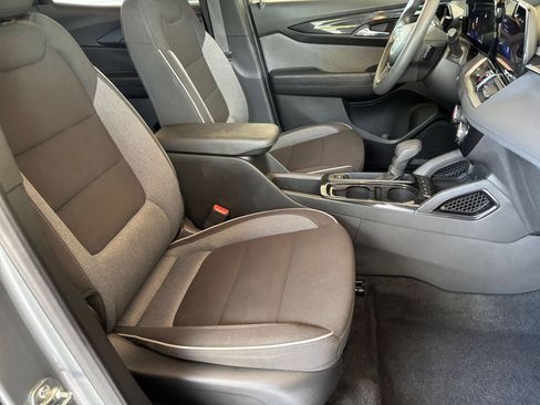 Used 2025 Chevrolet TrailBlazer LT FWD image 35