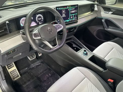 Certified 2026 Volkswagen Tiguan SE R-Line AWD/4WD image 13