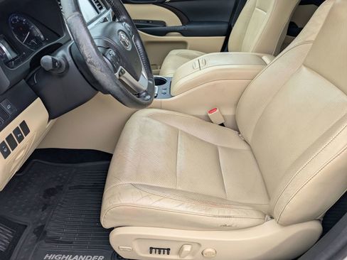 Used 2014 Toyota Highlander Limited FWD image 10