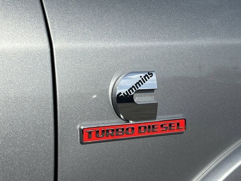 Used 2022 RAM 2500 Laramie w/ Body Color Bumper Group image 17