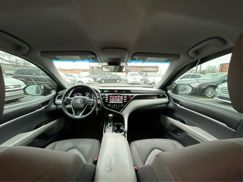 Used 2018 Toyota Camry LE image 23